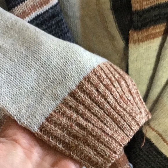 SALE ! Boho Aztec shawl cardigan - Picture 5 of 8